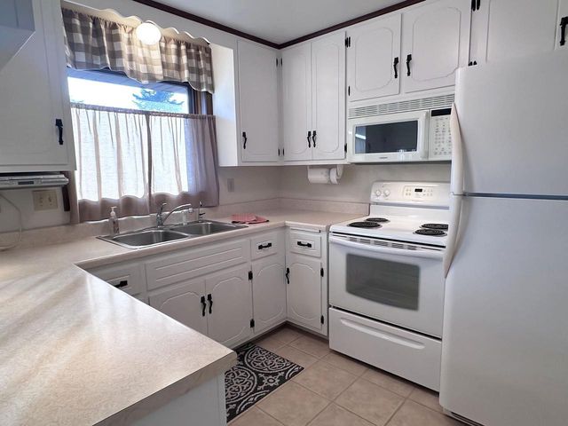 2651 KENHILL DRIVE, Green Bay, WI 54313