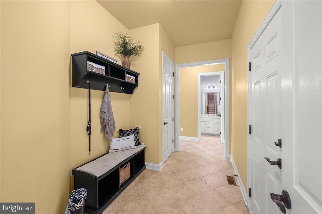 Image 17 of property listing at 12610 HILL CREEK LN, Potomac, MD 20854
