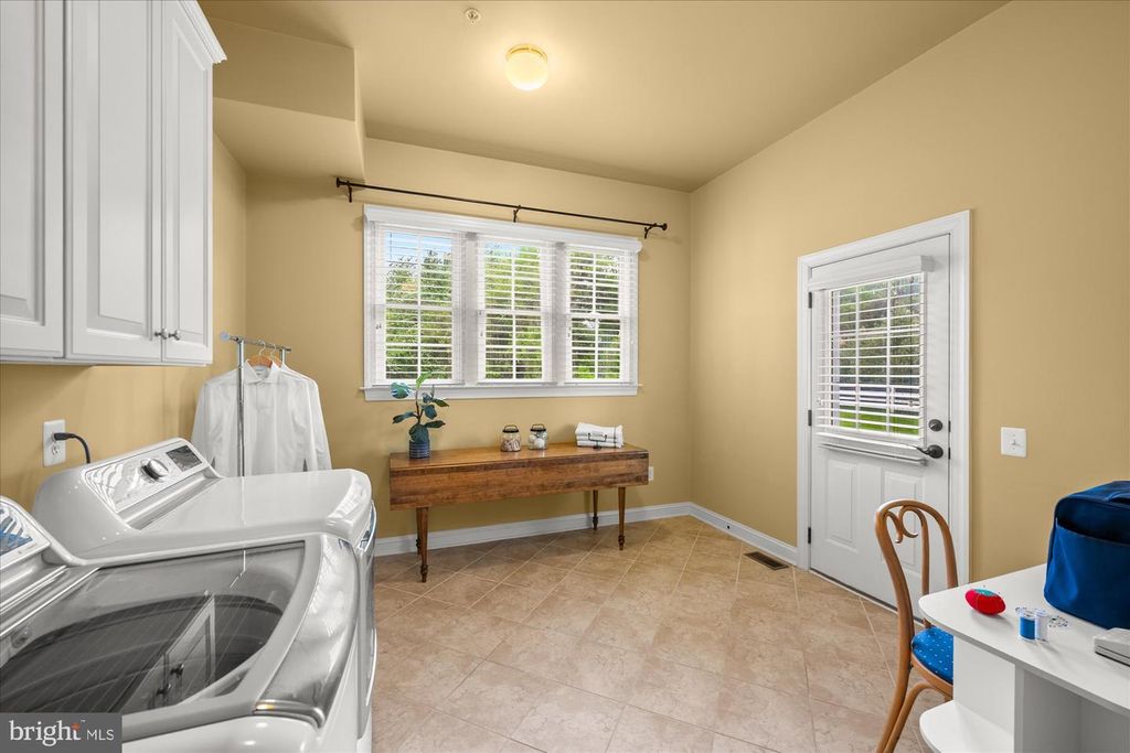 Image 18 of property listing at 12610 HILL CREEK LN, Potomac, MD 20854