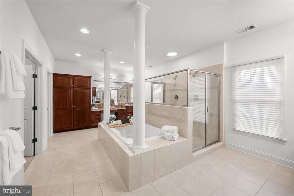 Image 24 of property listing at 12610 HILL CREEK LN, Potomac, MD 20854