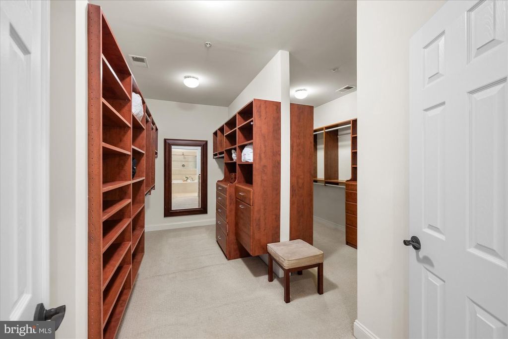 Image 26 of property listing at 12610 HILL CREEK LN, Potomac, MD 20854