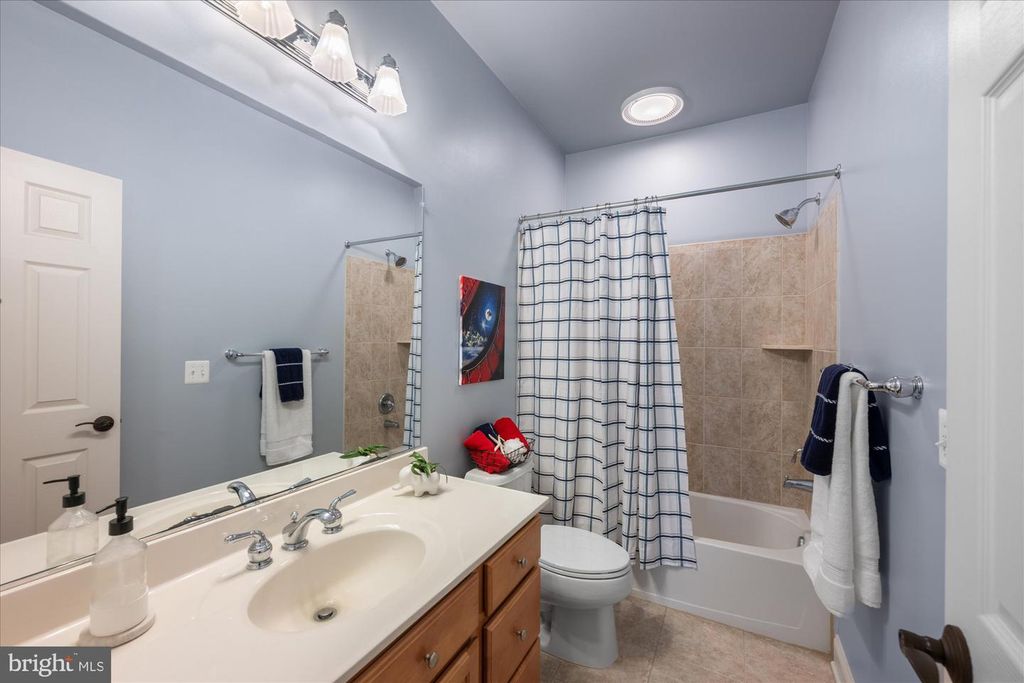 Image 31 of property listing at 12610 HILL CREEK LN, Potomac, MD 20854