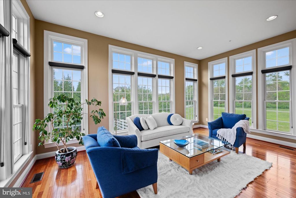 Image 4 of property listing at 12610 HILL CREEK LN, Potomac, MD 20854