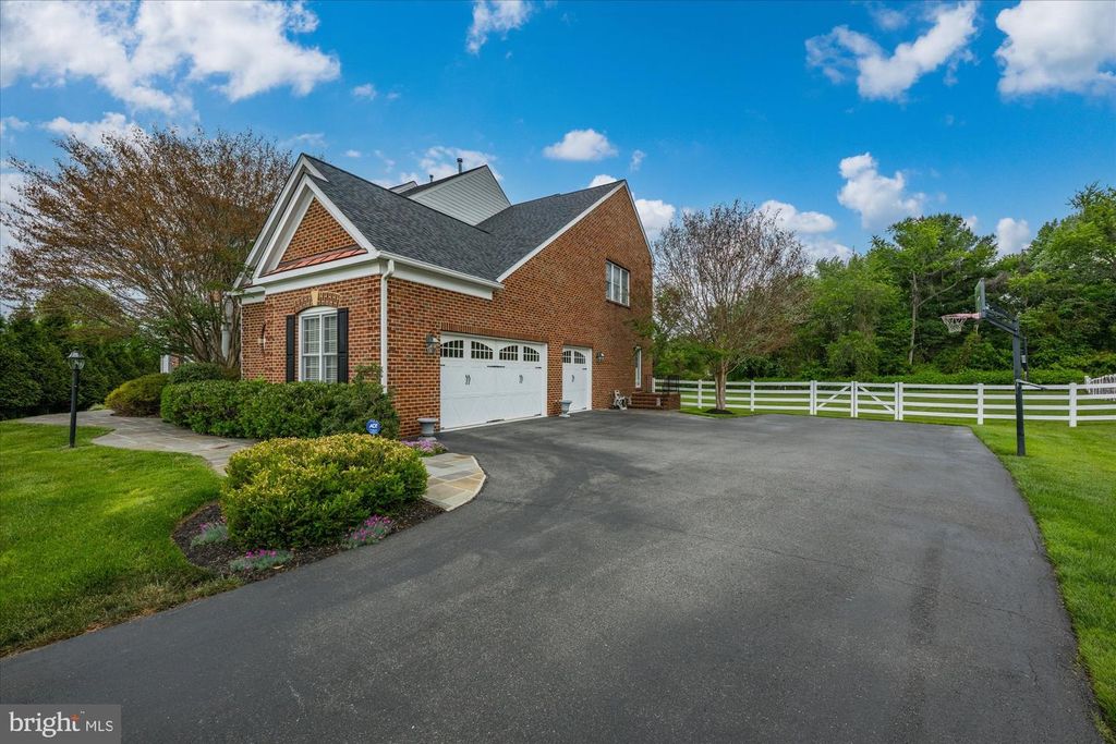 Image 47 of property listing at 12610 HILL CREEK LN, Potomac, MD 20854