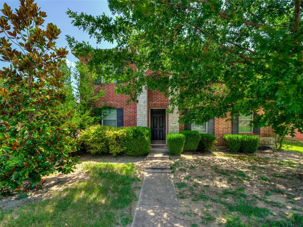 1906 Drake Street, Glenn Heights, TX 75154