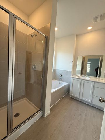 202 Cibolo Creek LOOP, Bastrop, TX 78602
