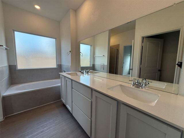 202 Cibolo Creek LOOP, Bastrop, TX 78602