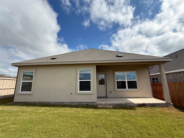 202 Cibolo Creek LOOP, Bastrop, TX 78602