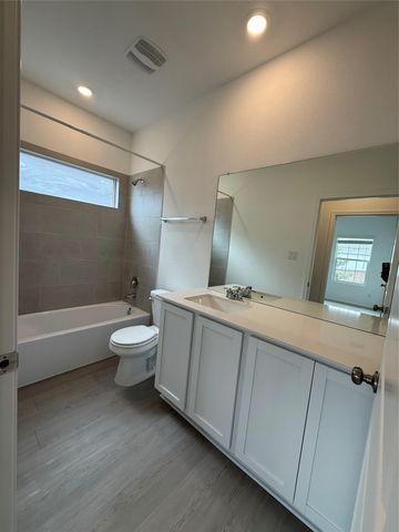 202 Cibolo Creek LOOP, Bastrop, TX 78602