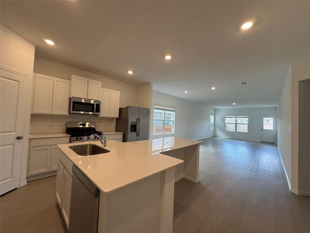202 Cibolo Creek LOOP, Bastrop, TX 78602
