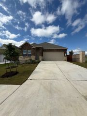 202 Cibolo Creek LOOP, Bastrop, TX 78602