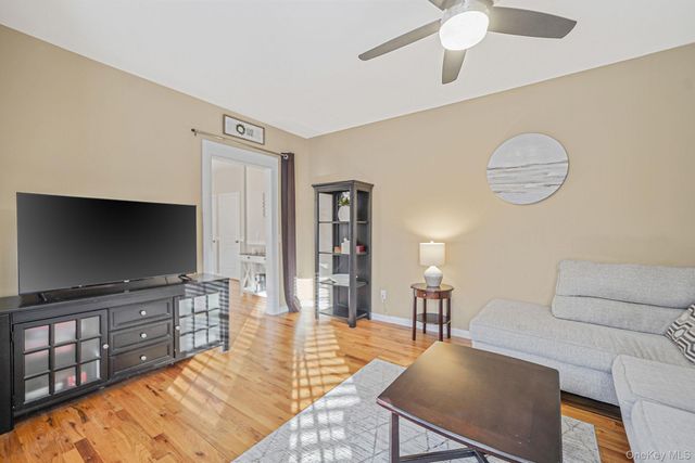 194 Oxhead Road, Centereach, NY 11720