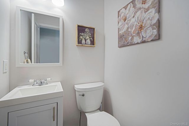 194 Oxhead Road, Centereach, NY 11720