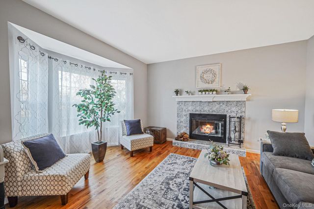 194 Oxhead Road, Centereach, NY 11720