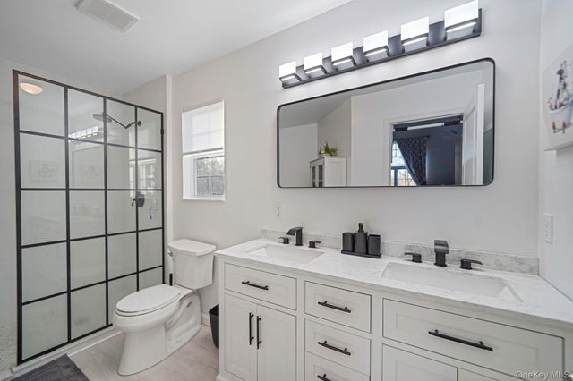 194 Oxhead Road, Centereach, NY 11720