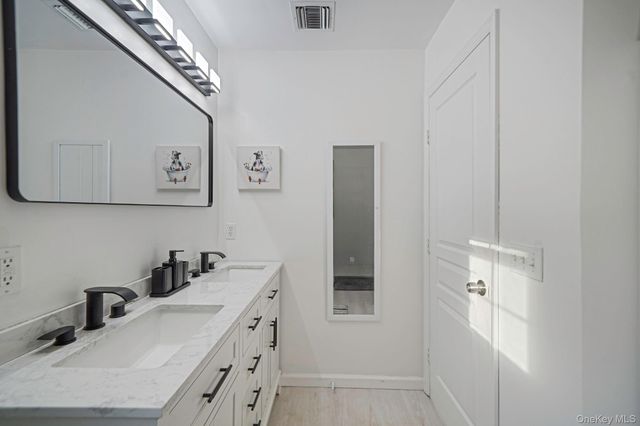 194 Oxhead Road, Centereach, NY 11720