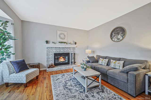 194 Oxhead Road, Centereach, NY 11720