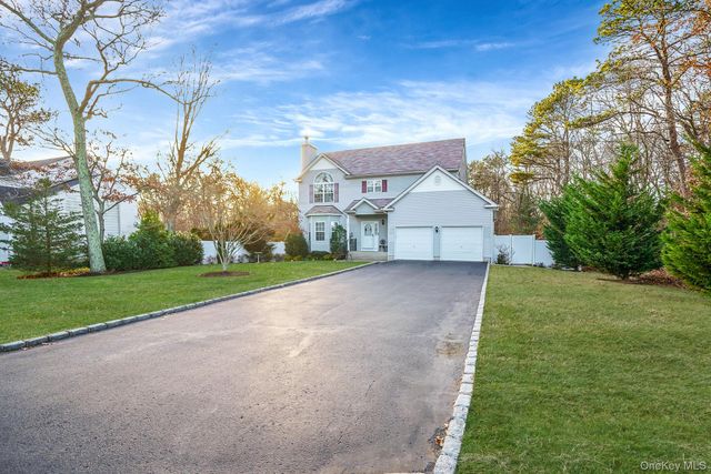 194 Oxhead Road, Centereach, NY 11720