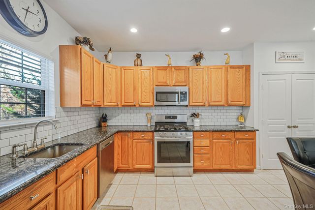 194 Oxhead Road, Centereach, NY 11720