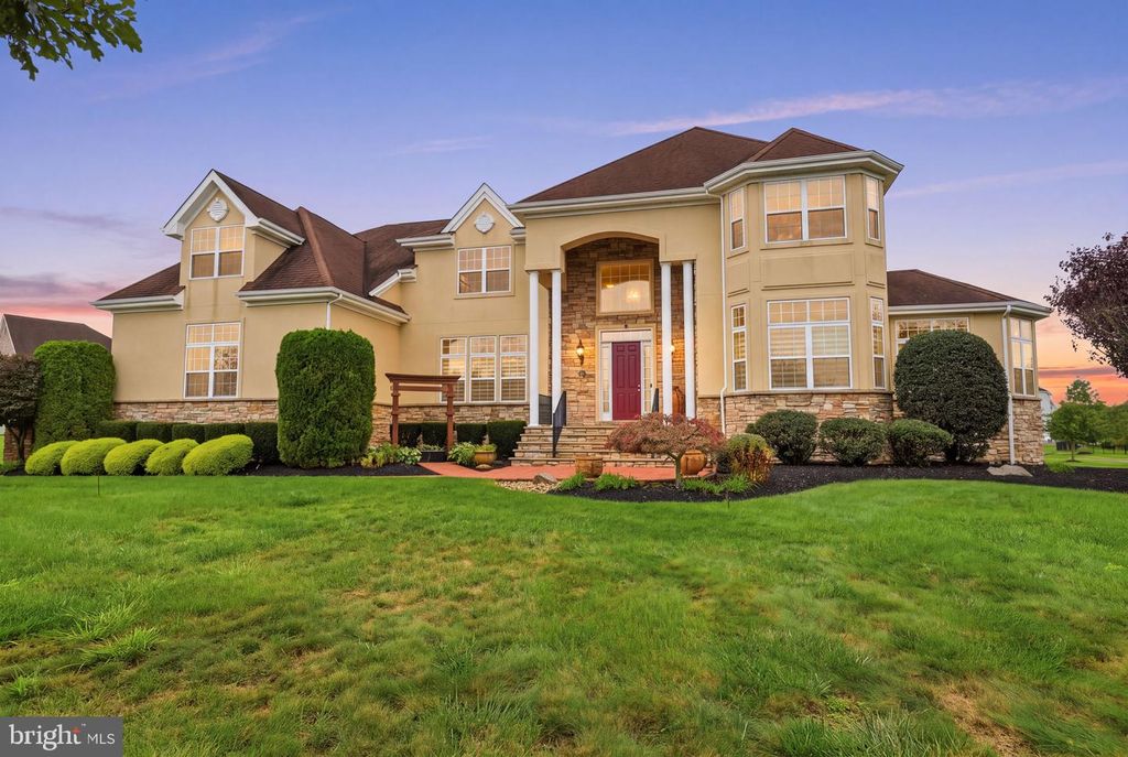 36 BELMONT CIR, COLUMBUS, NJ 08022 — exterior