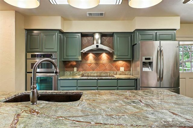 124 Tee Off, Horseshoe Bay, TX 78654