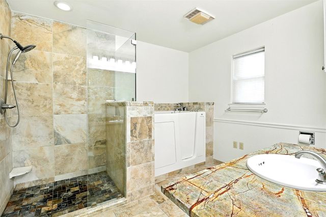 124 Tee Off, Horseshoe Bay, TX 78654