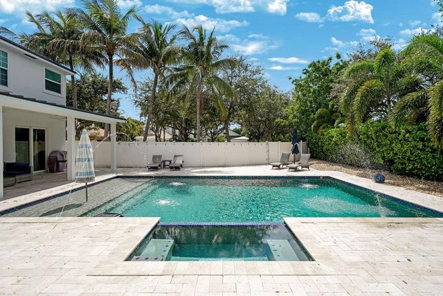 980 Delray Lakes Drive, Delray Beach, FL 33444