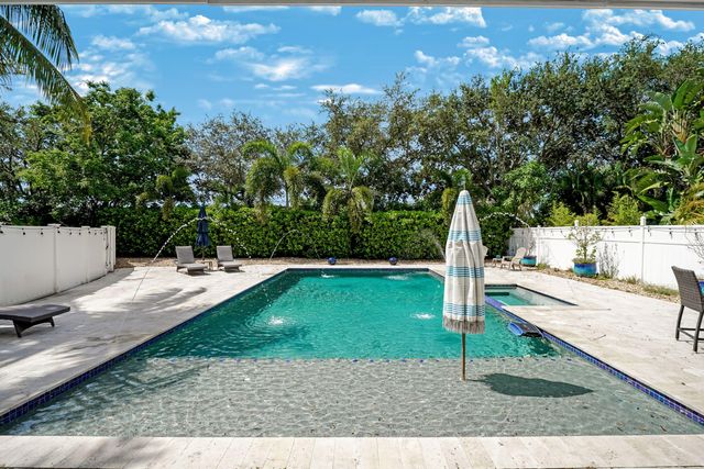 980 Delray Lakes Drive, Delray Beach, FL 33444