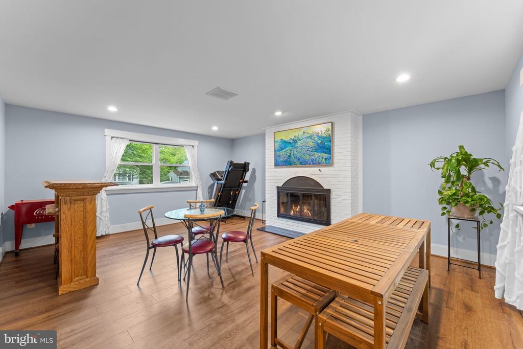 Image 12 of property listing at 3709 KING WILLIAM DR, Olney, MD 20832