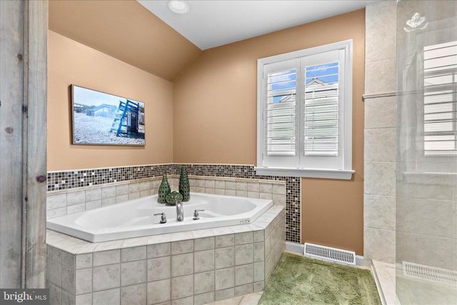 130 JULIA LN, Manheim, PA 17545