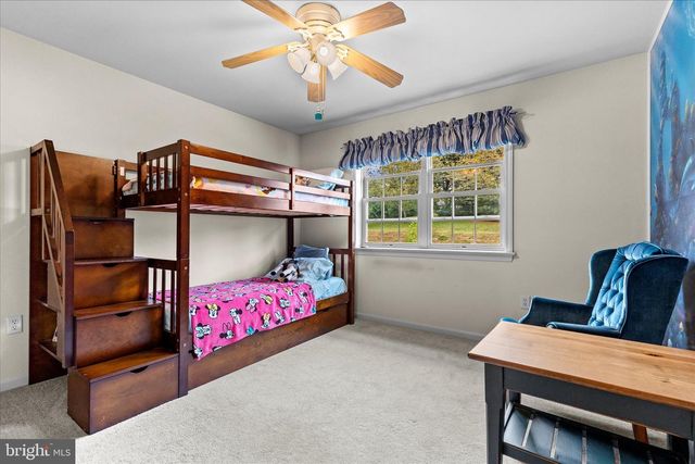 130 JULIA LN, Manheim, PA 17545