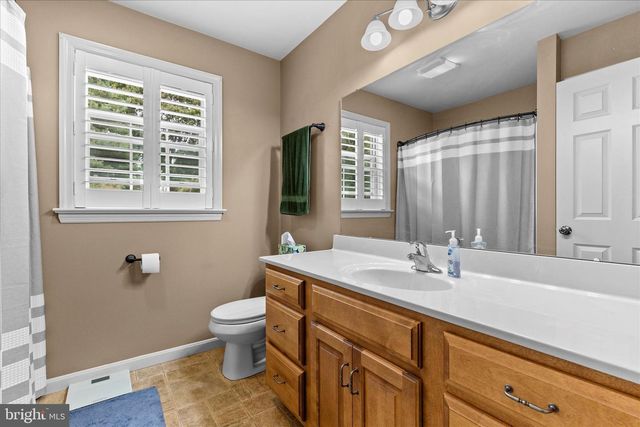 130 JULIA LN, Manheim, PA 17545