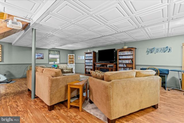 130 JULIA LN, Manheim, PA 17545