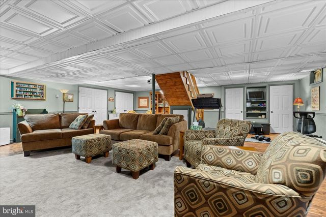 130 JULIA LN, Manheim, PA 17545