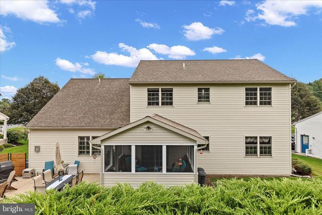 130 JULIA LN, Manheim, PA 17545