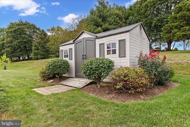 130 JULIA LN, Manheim, PA 17545