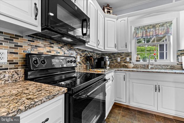 130 JULIA LN, Manheim, PA 17545