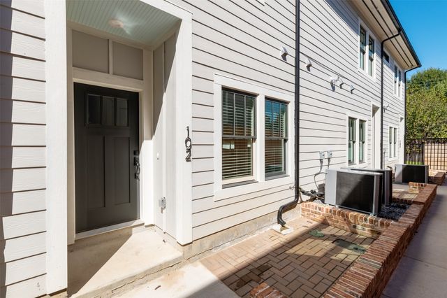1135 Kings Highway 103, Dallas, TX 75208