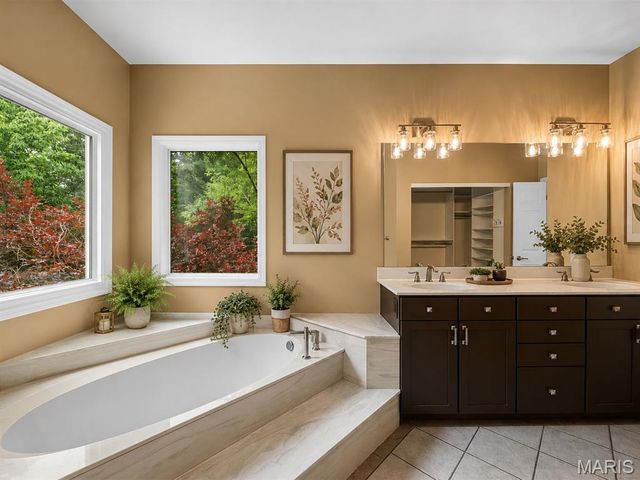 2582 Christopher Oaks Court, Unincorporated, MO 63129