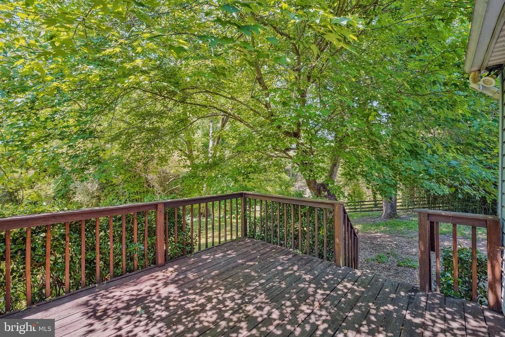 Image 18 of property listing at 650 TETON DR, Lothian, MD 20711