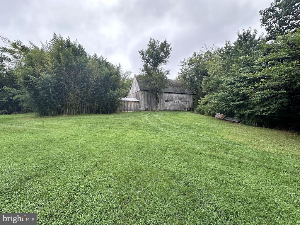 Image 3 of property listing at 650 TETON DR, Lothian, MD 20711