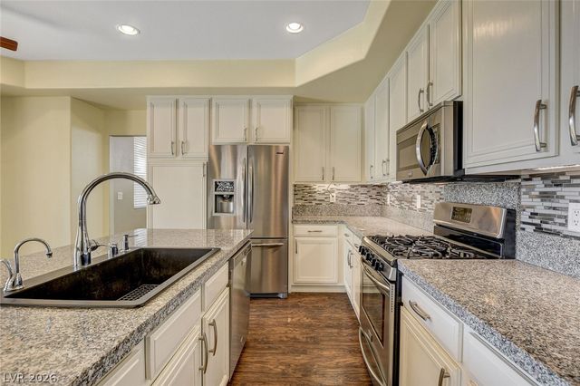408 Silver Prairie Court, Las Vegas, NV 89144