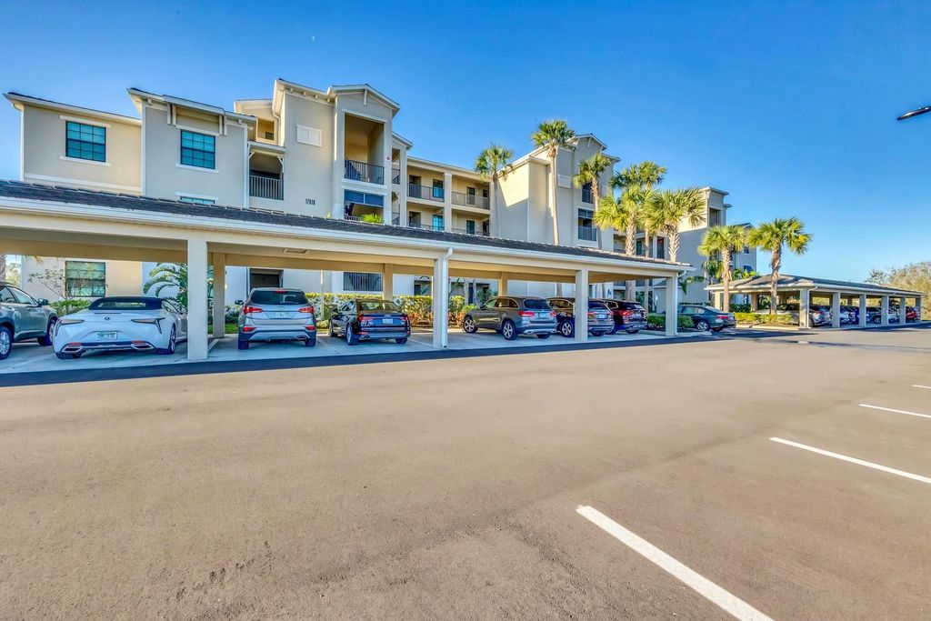 17510 GAWTHROP DRIVE 404, Bradenton, FL 34211