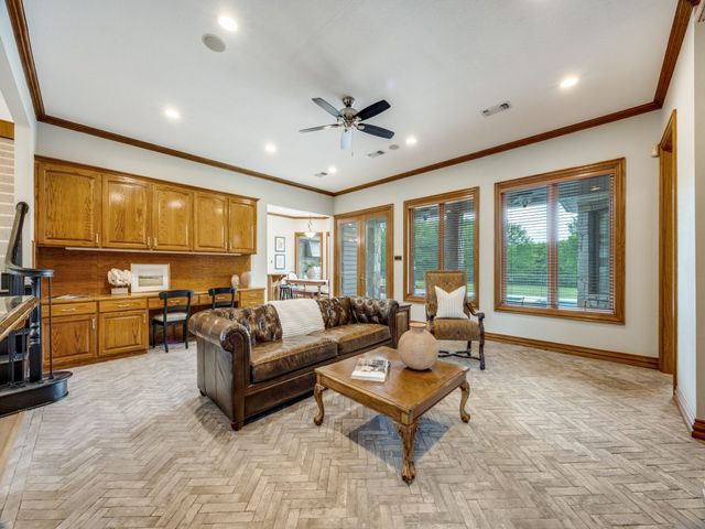 362 Woodland Hills Drive, Sherman, TX 75092