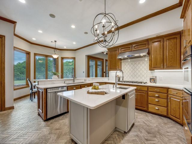 362 Woodland Hills Drive, Sherman, TX 75092