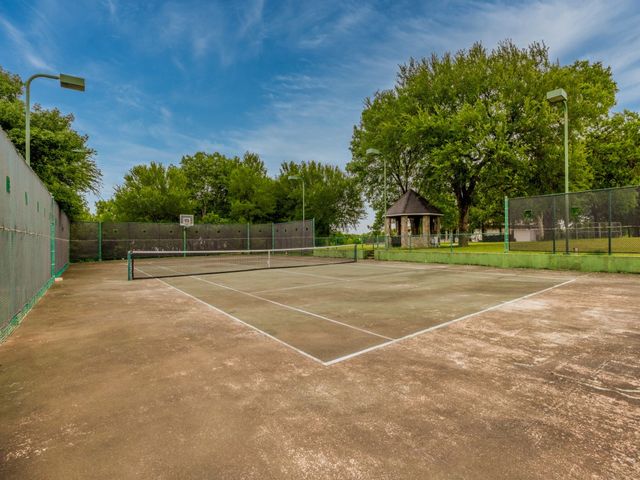 362 Woodland Hills Drive, Sherman, TX 75092