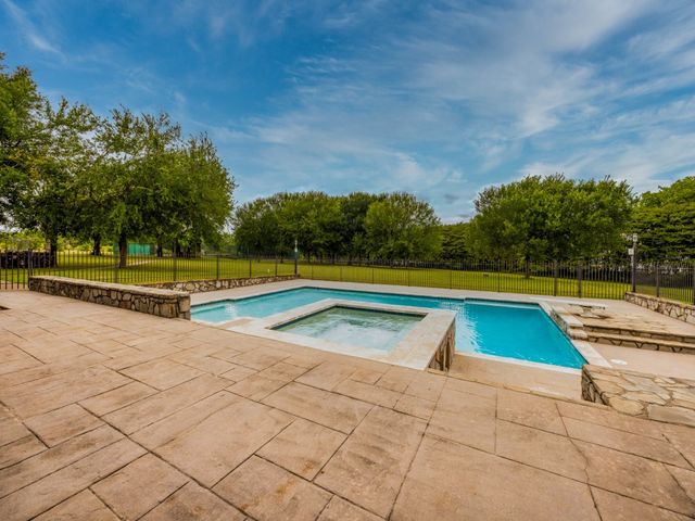 362 Woodland Hills Drive, Sherman, TX 75092