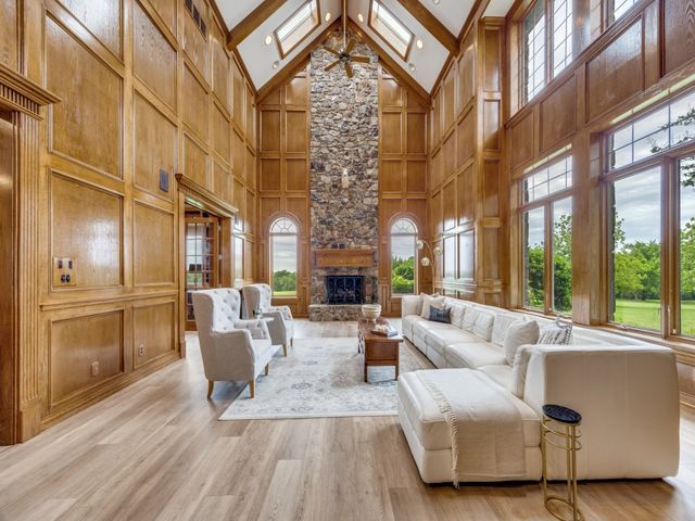 362 Woodland Hills Drive, Sherman, TX 75092