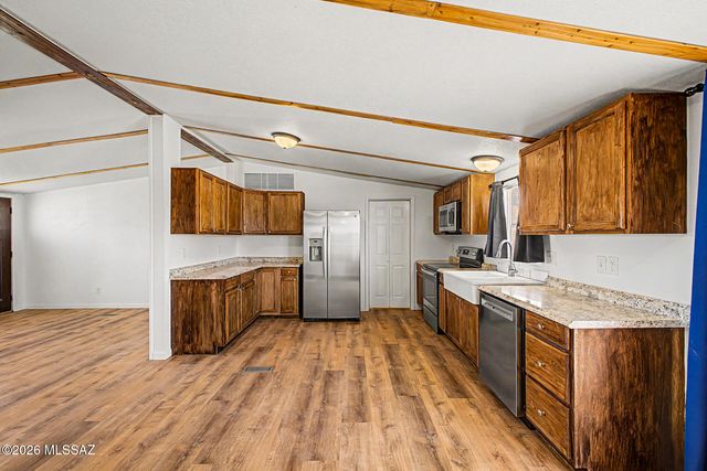 13875 E Collie Drive, Vail, AZ 85641