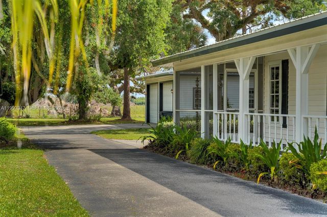 1270 Riverbend Drive, La Belle, FL 33935